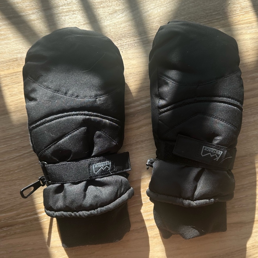 Outback Black Ski Mittens
